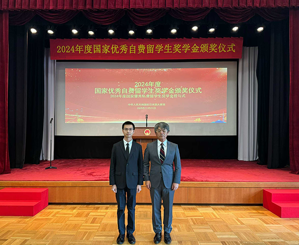 左からLIAO Longyong特任研究員、磯部光孝教授