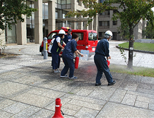 土岐市南消防署員指導による消火器及び消火栓の取扱い訓練