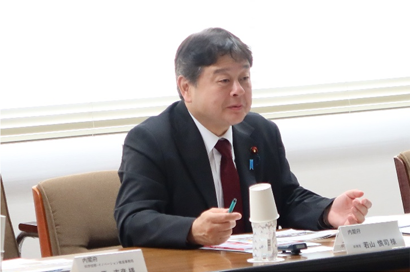 概要説明を受ける若山政務官