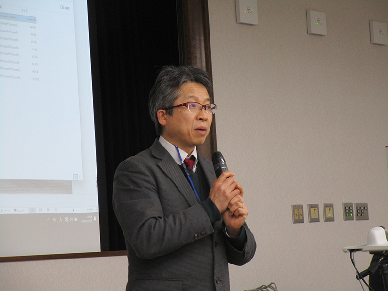 挨拶する長壁正樹安全衛生推進センター長