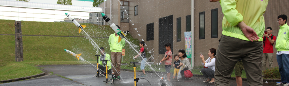 ペットボトルロケットを飛ばそう(小雨決行)